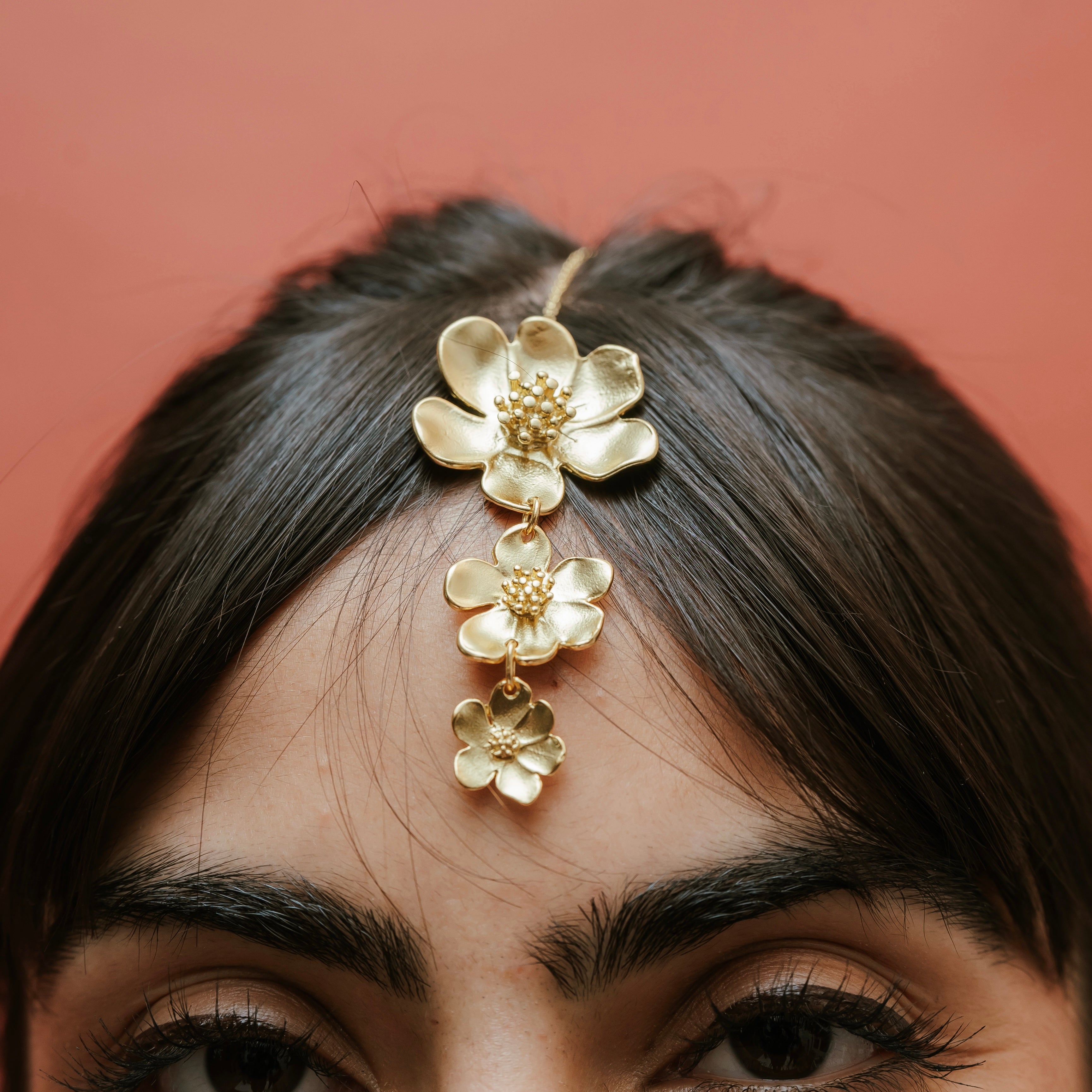 Zambak Floral Teeka – Rōz Store.Co
