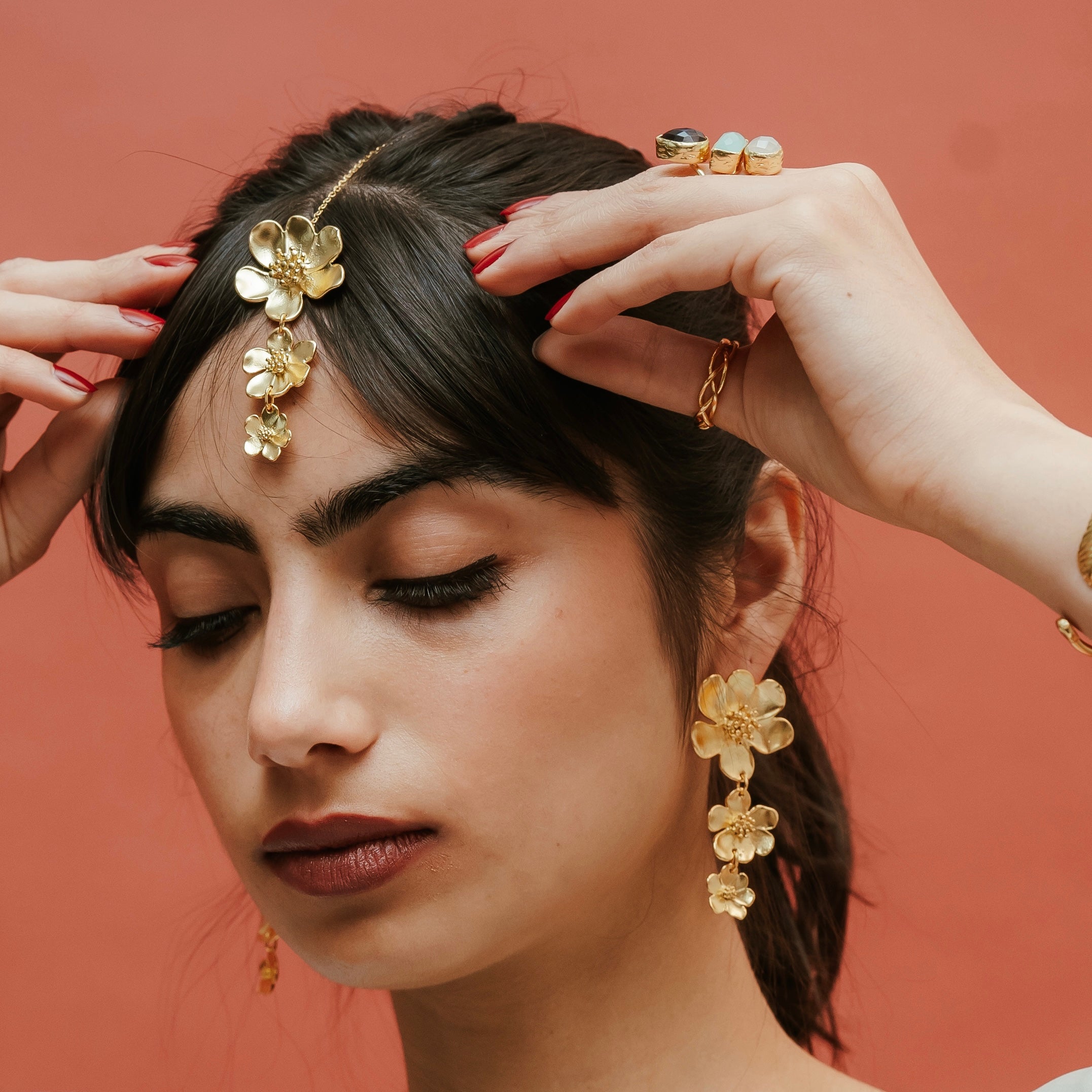Zambak Floral Teeka – Rōz Store.Co